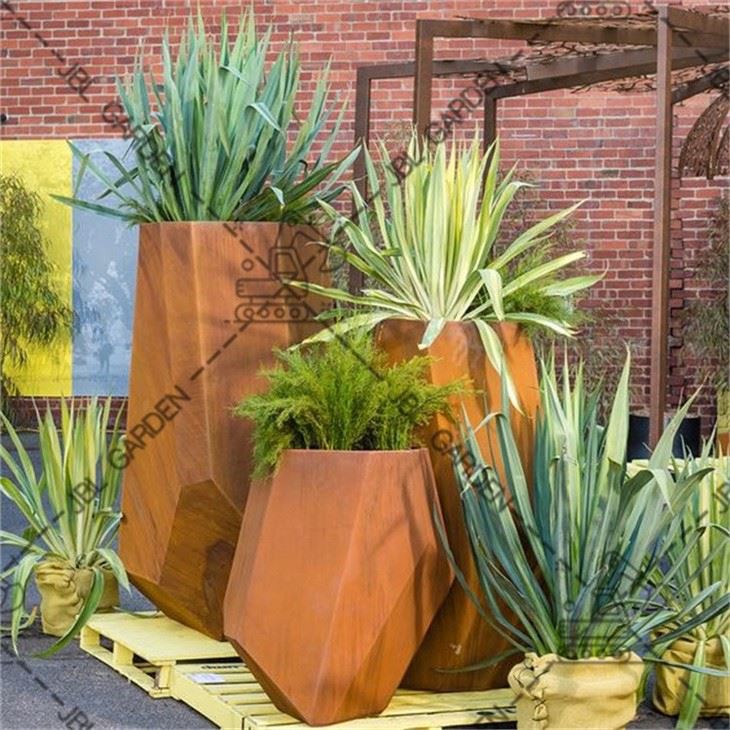 Rust Plant Pot